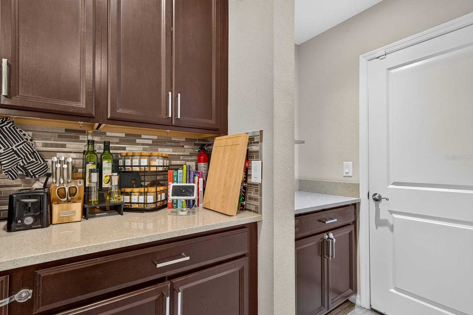 6717 CITRUS CREEK LN — photo 10