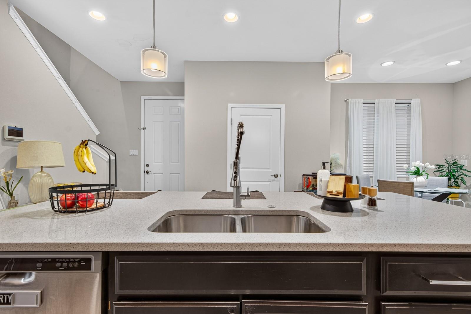 6717 CITRUS CREEK LN — photo 8