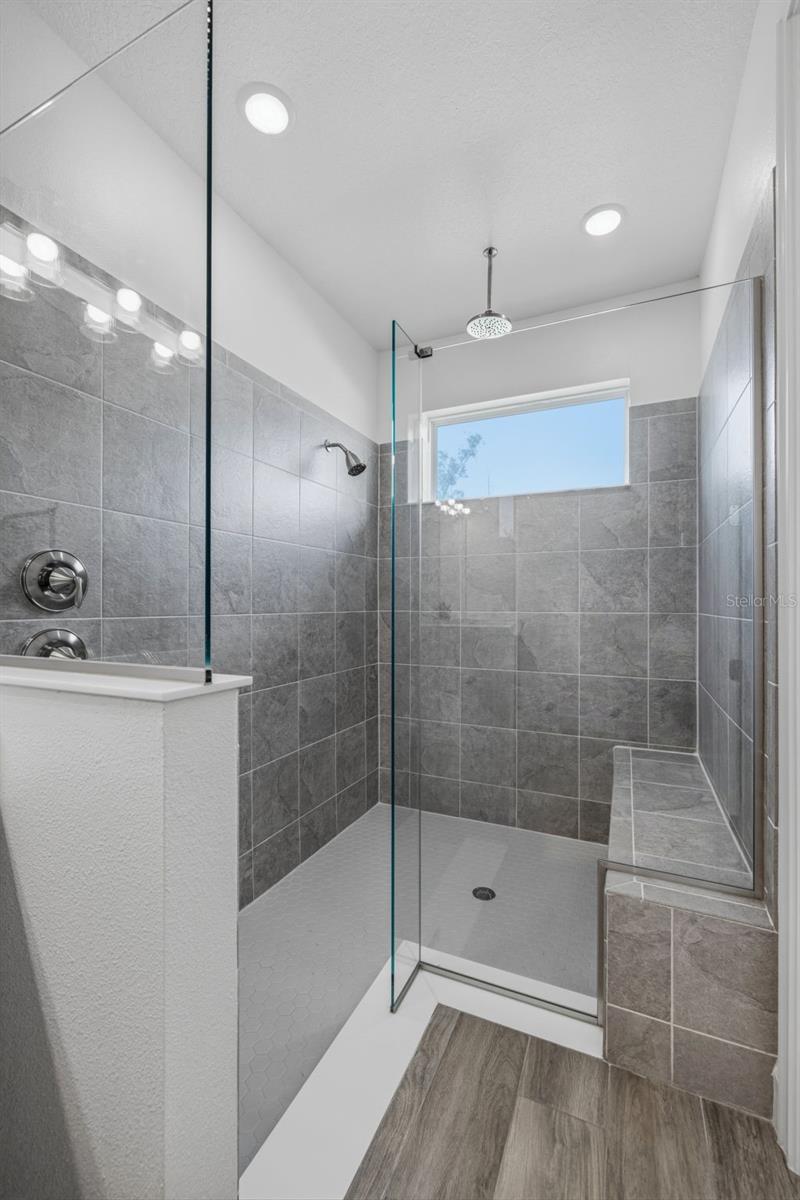 1065 SIGNET DR — photo 24