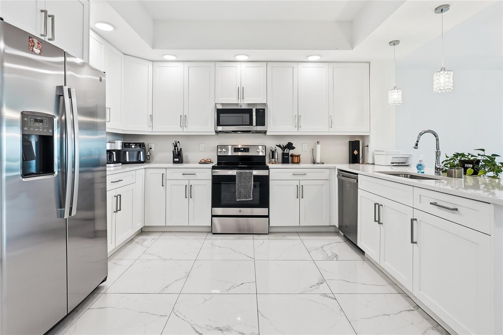 415 ISLAND WAY #204 — photo 3