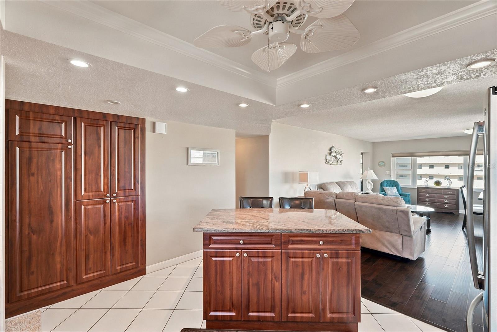 4550 COVE CIR #1009 — photo 6