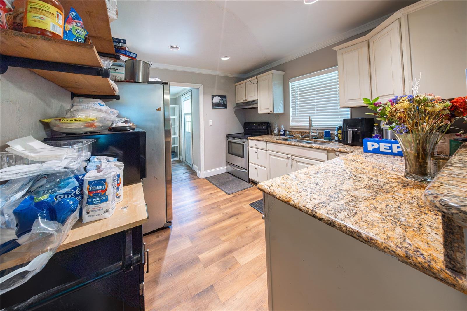 304 E HYDRANGIA ST — photo 4
