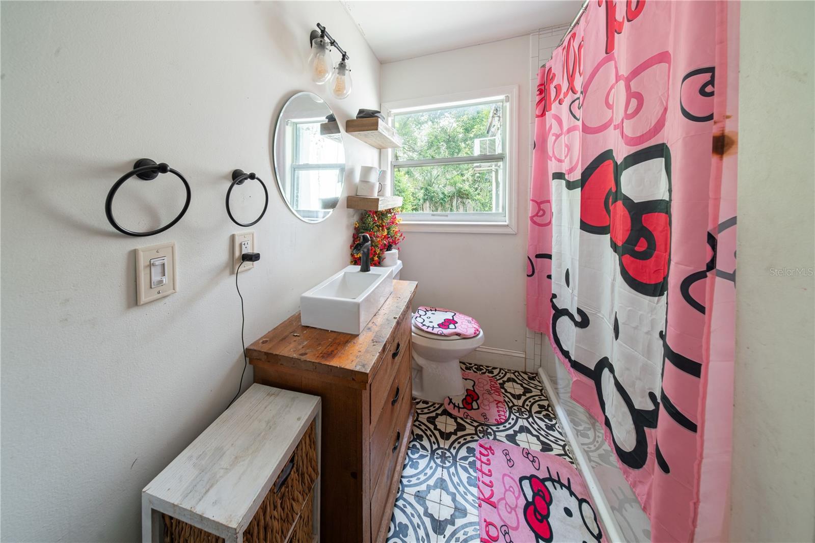 304 E HYDRANGIA ST — photo 9