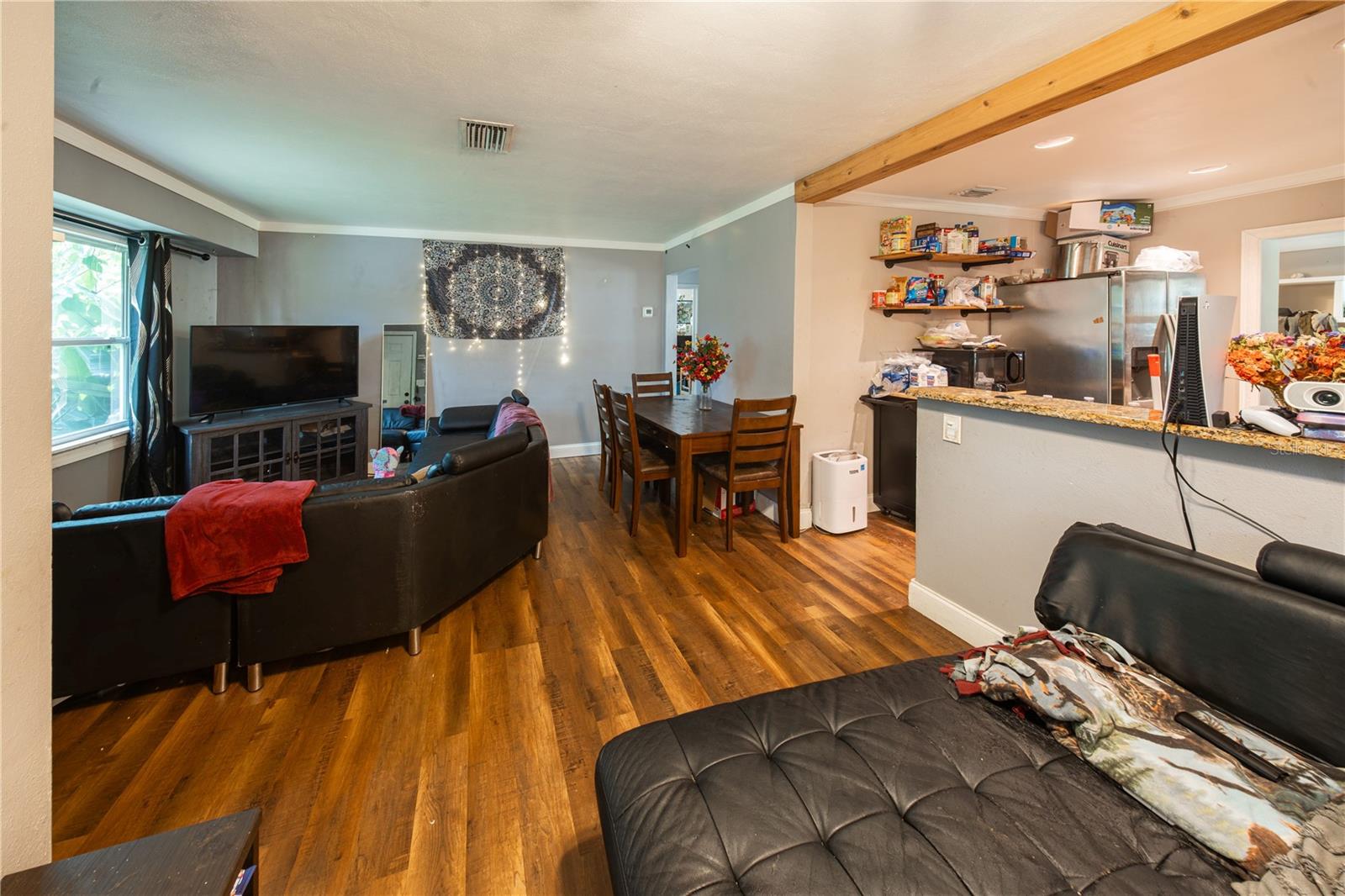 304 E HYDRANGIA ST — photo 2