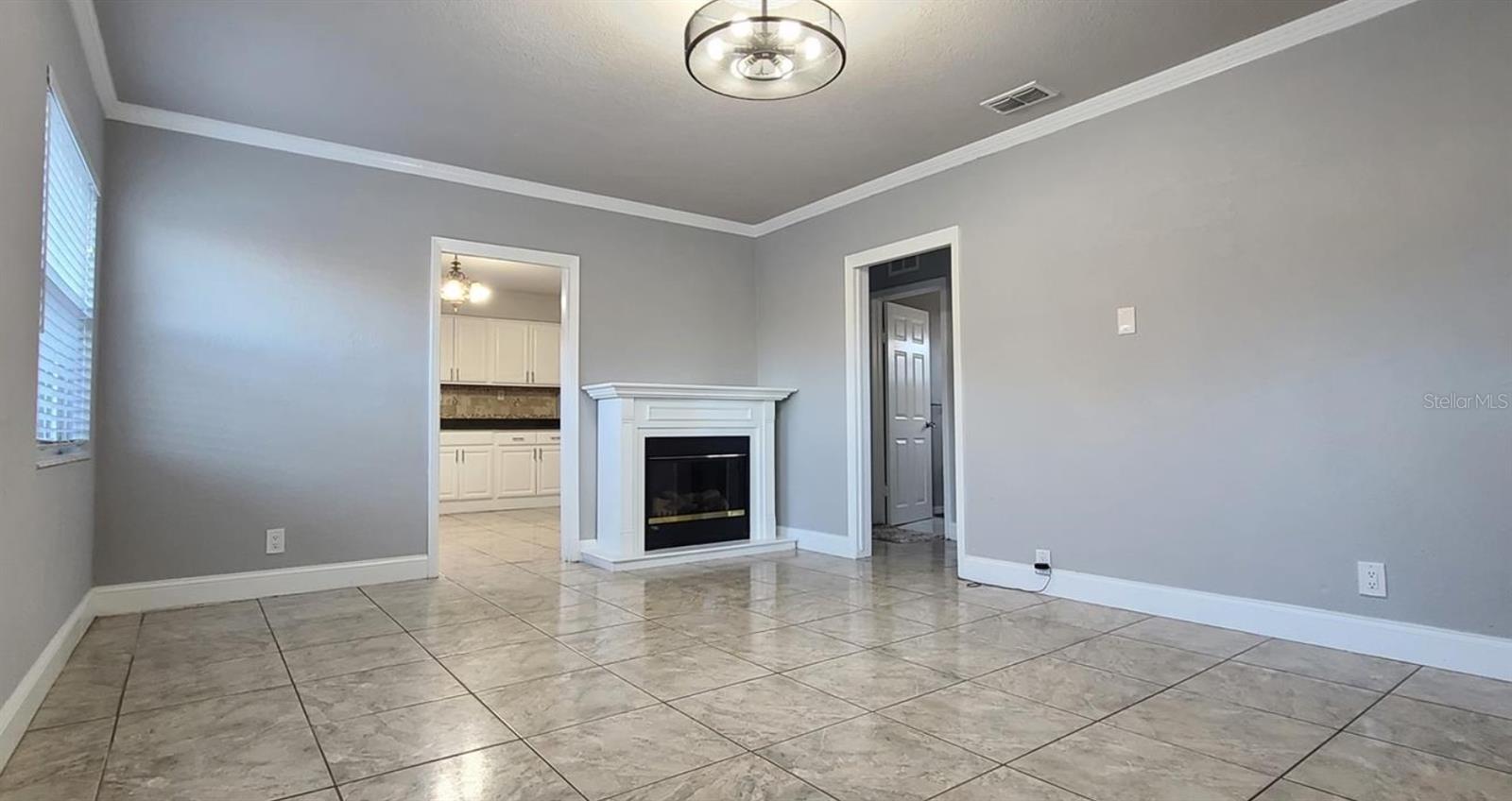 2306 W SAINT JOSEPH ST — photo 3