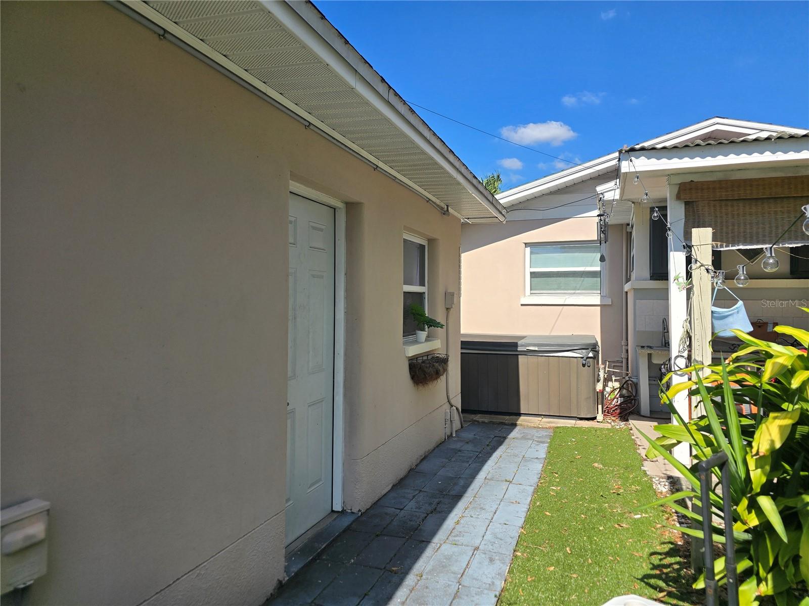 2306 W SAINT JOSEPH ST — photo 12