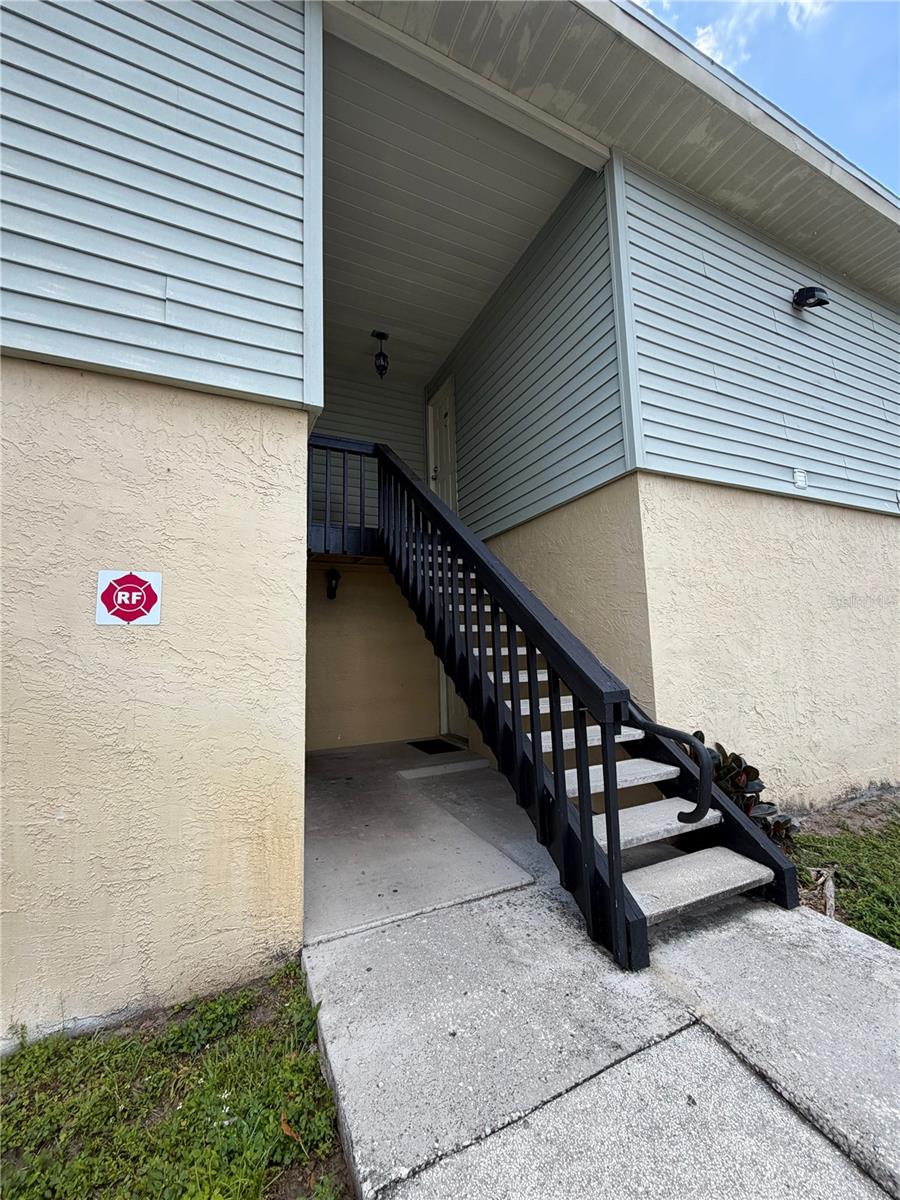 237 RED MAPLE PL — photo 2