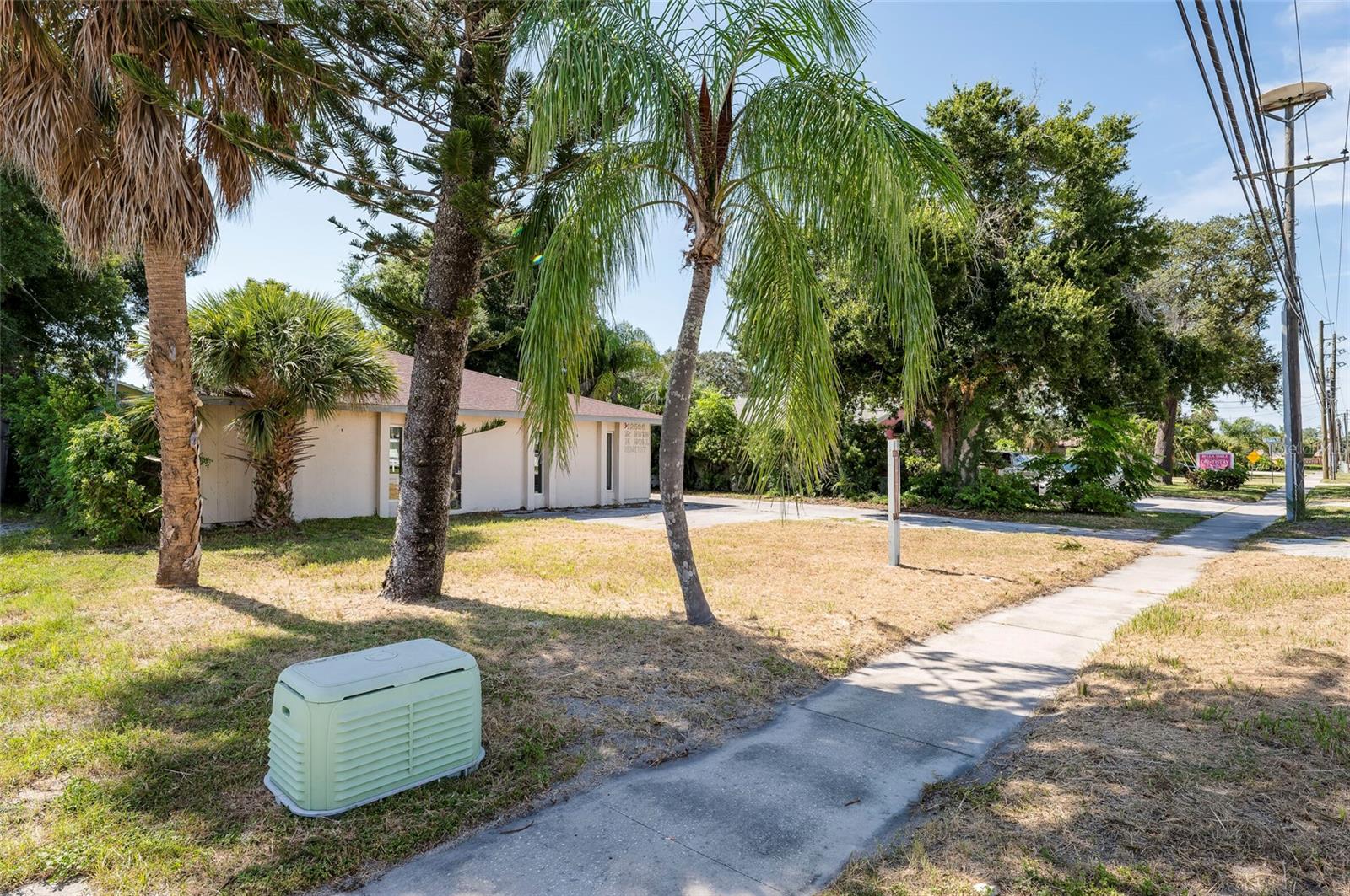12596 INDIAN ROCKS RD — photo 10