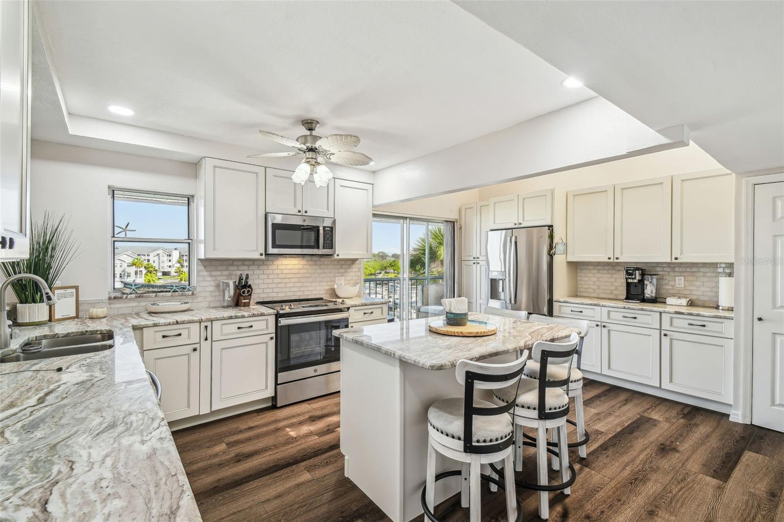 5537 SEA FOREST DR #301 — photo 11