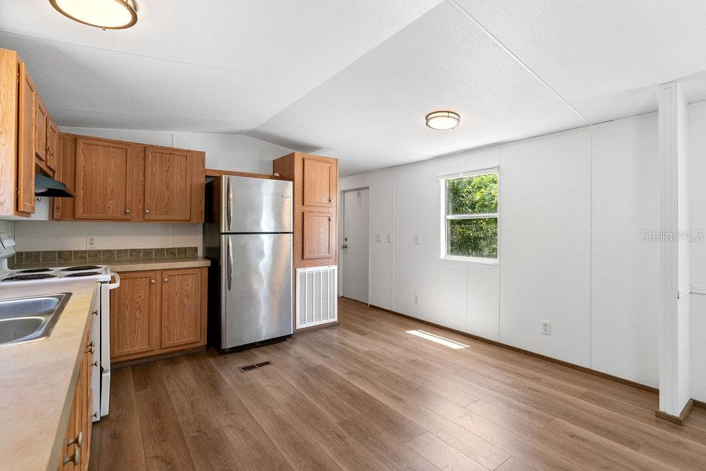 27133 MILLER RD — photo 11