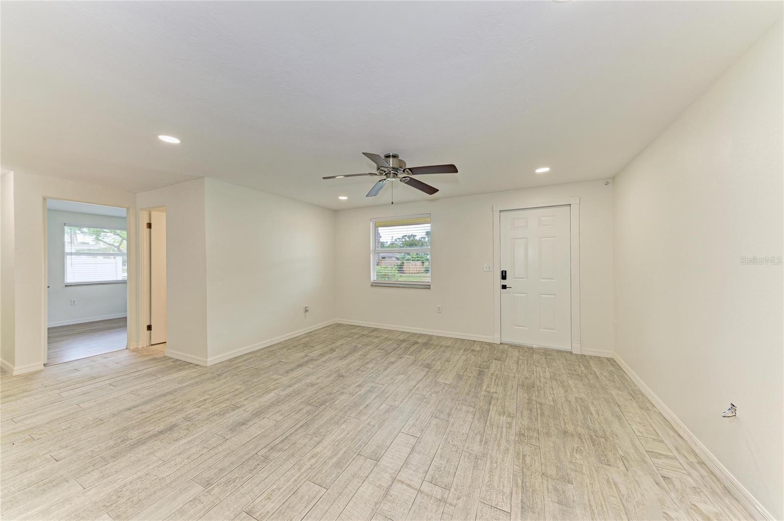 4319 AUGUSTINE AVE — photo 2