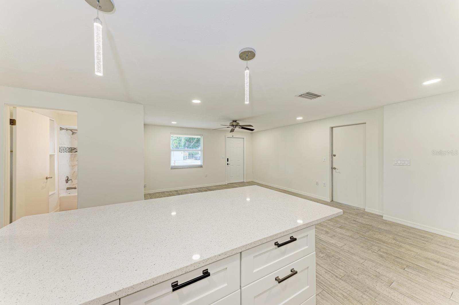 4319 AUGUSTINE AVE — photo 7
