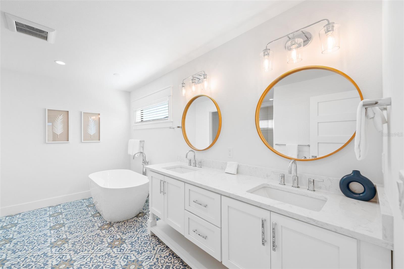 211 GRANT DR — photo 41
