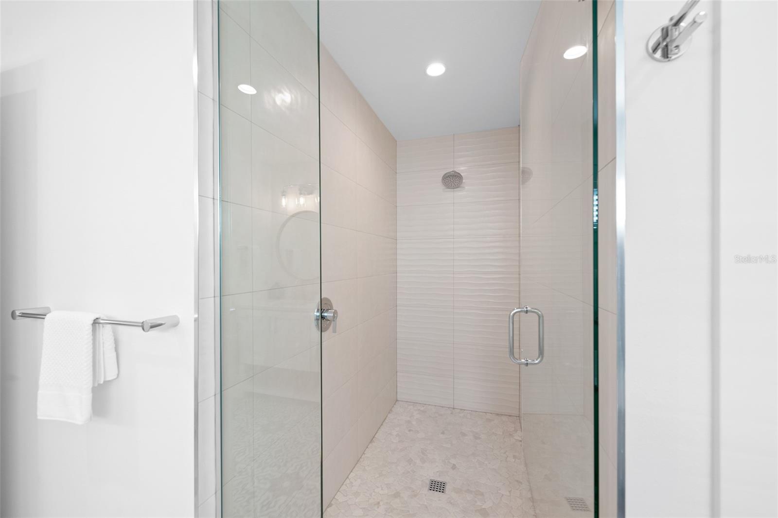 211 GRANT DR — photo 42