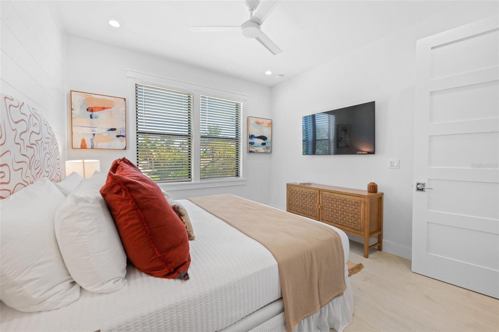 211 GRANT DR — photo 24