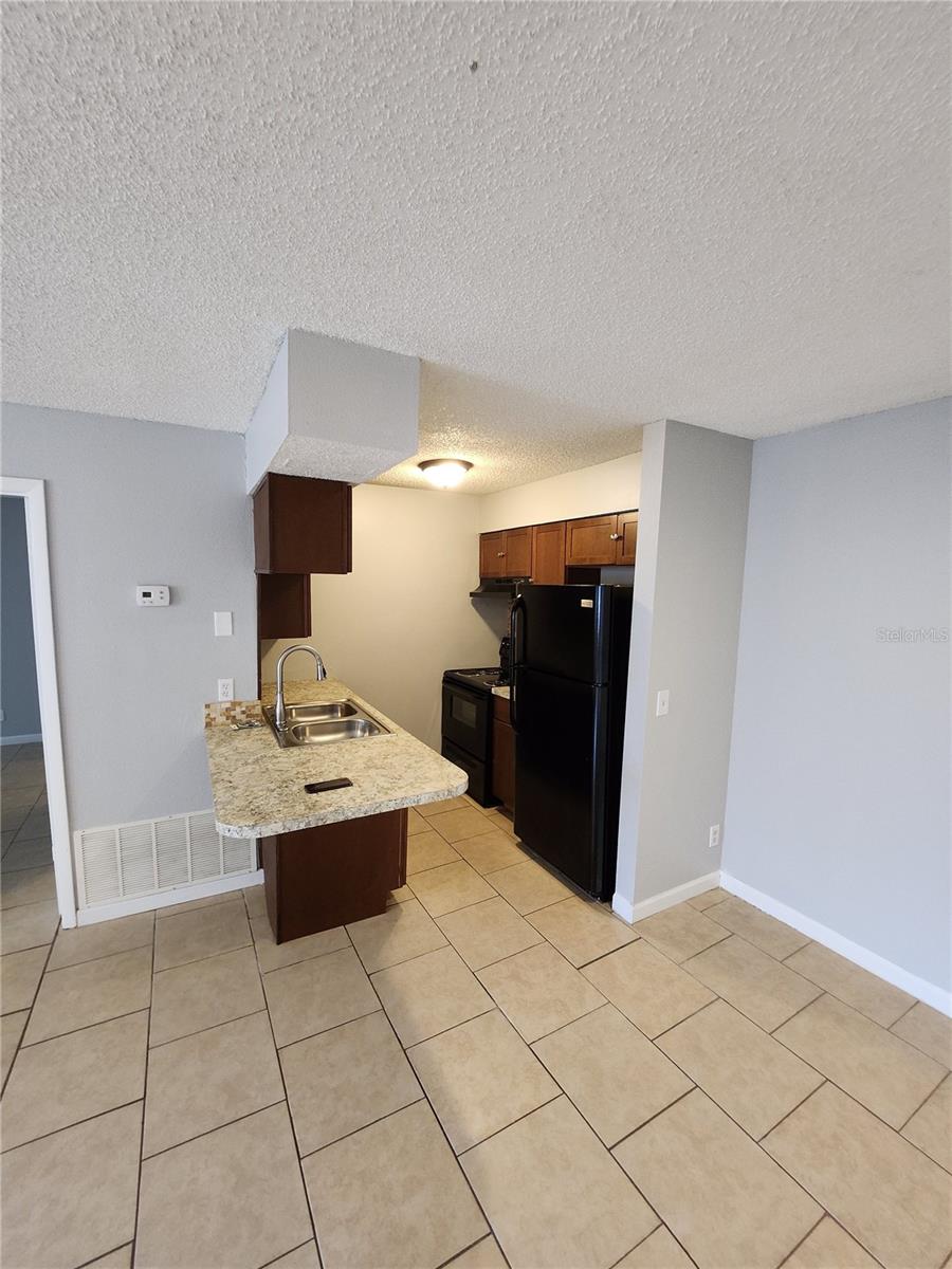 245 RED MAPLE PL — photo 6