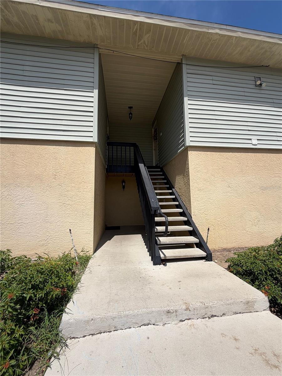 502 GOLDEN RAINTREE PL — photo 3