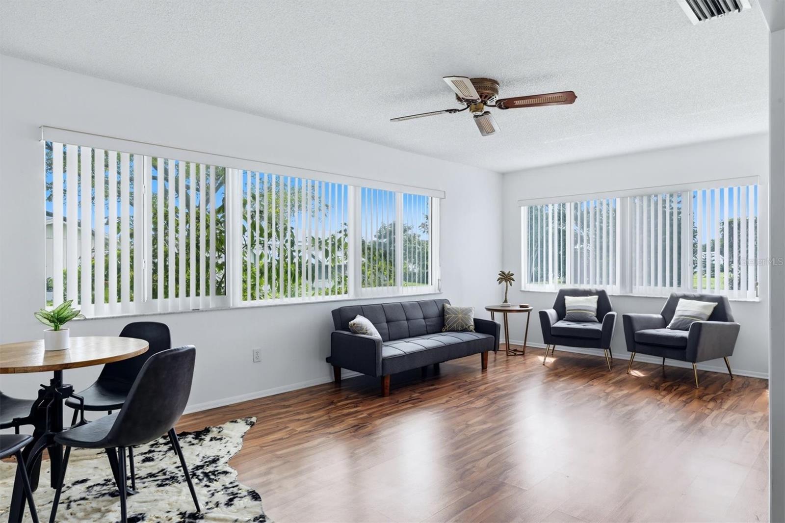 709 HICKORY LN — photo 33