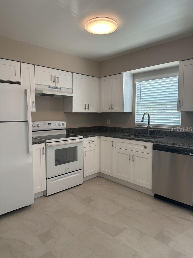 113 S FREMONT AVE #A — photo 3