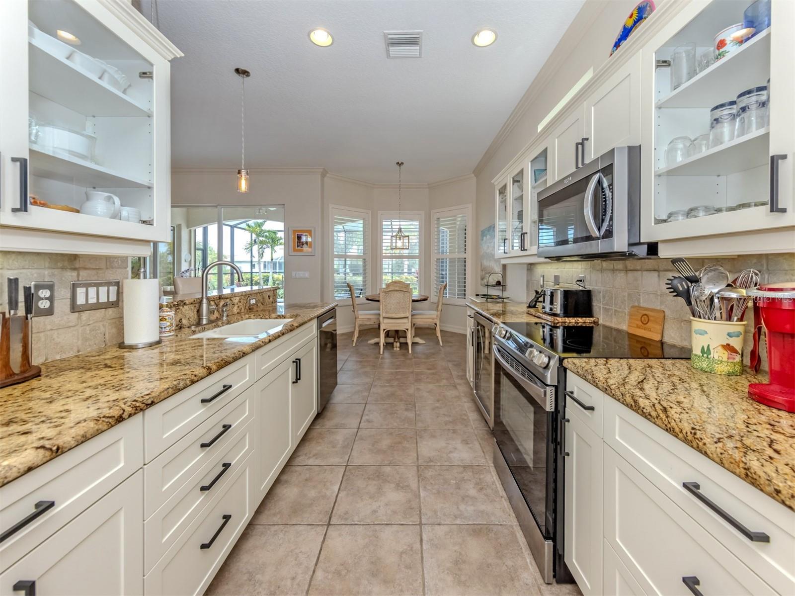 151 COCO PALM DR — photo 8