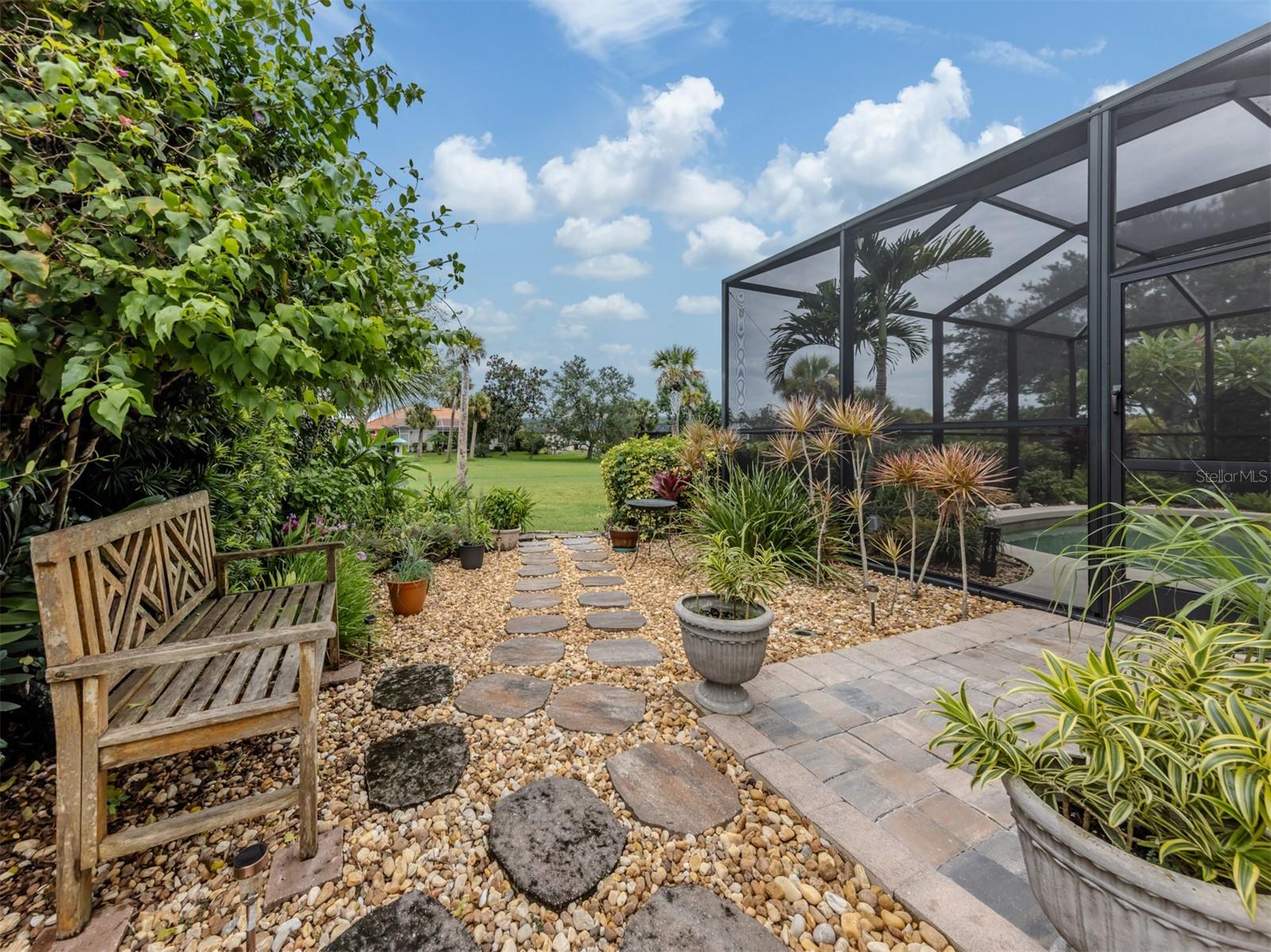 151 COCO PALM DR — photo 17