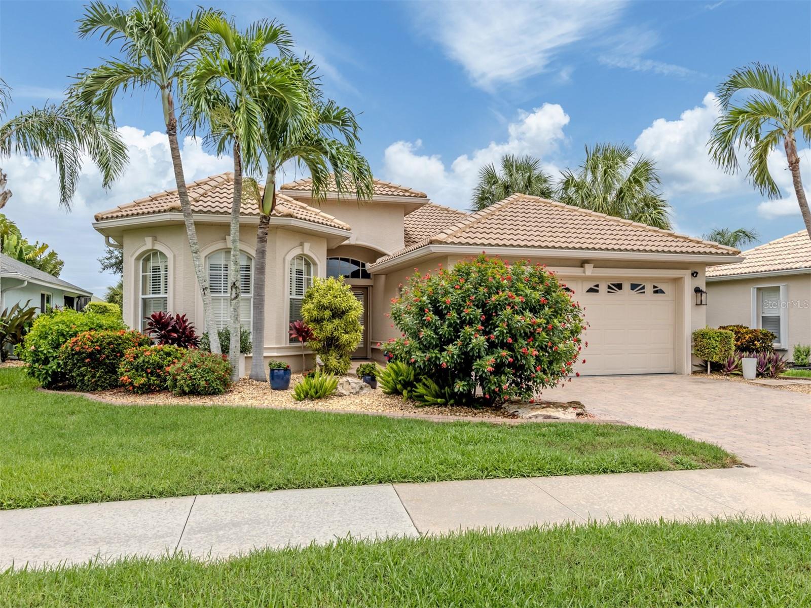 151 COCO PALM DR — photo 2