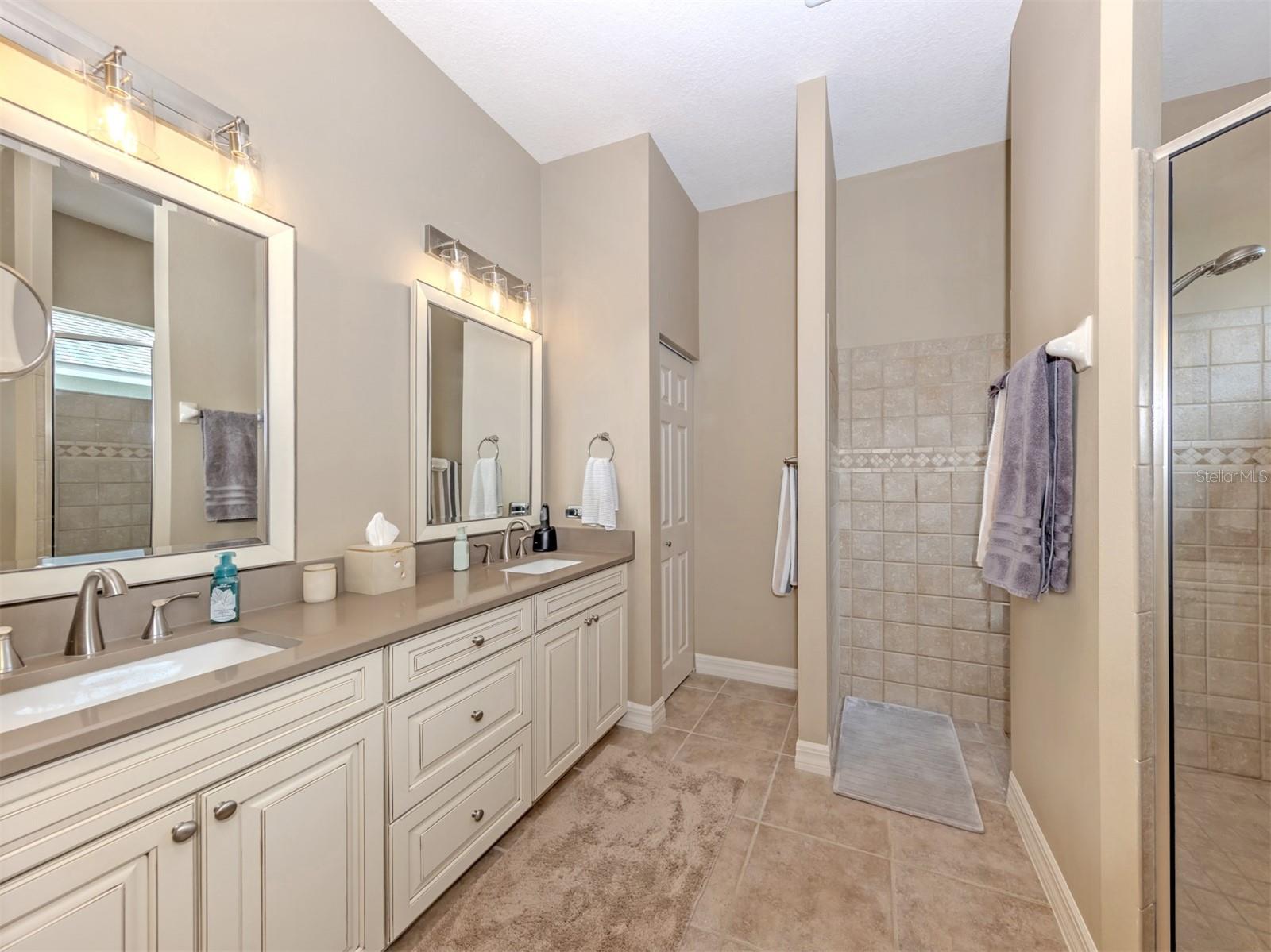 151 COCO PALM DR — photo 26