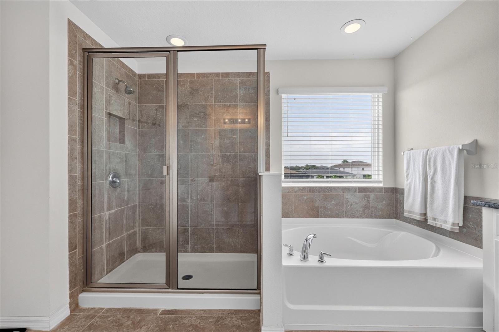 6541 DEVESTA LOOP — photo 34