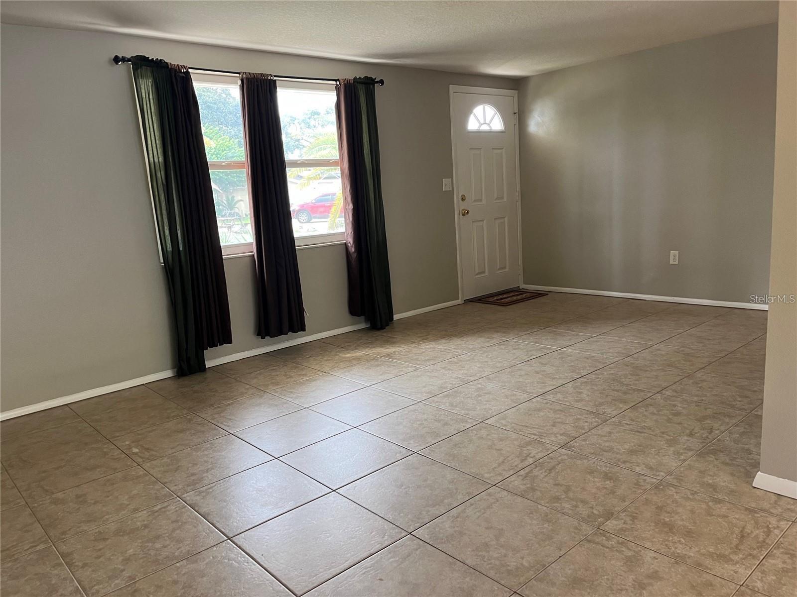 7407 UNIVERSITY DR — photo 8