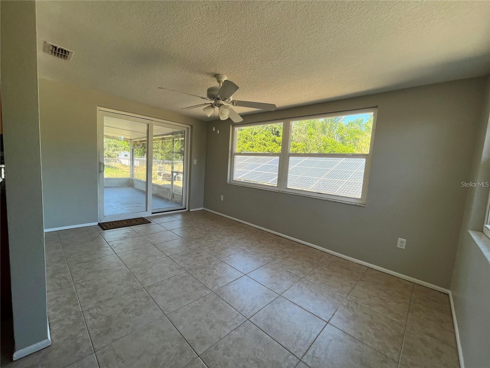 7407 UNIVERSITY DR — photo 11