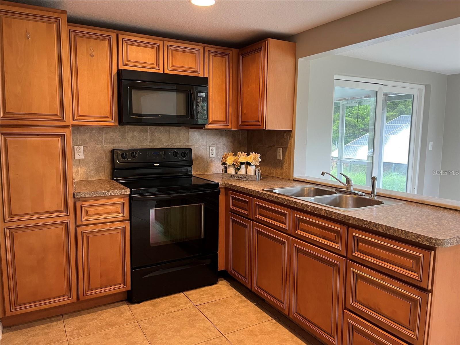 7407 UNIVERSITY DR — photo 9