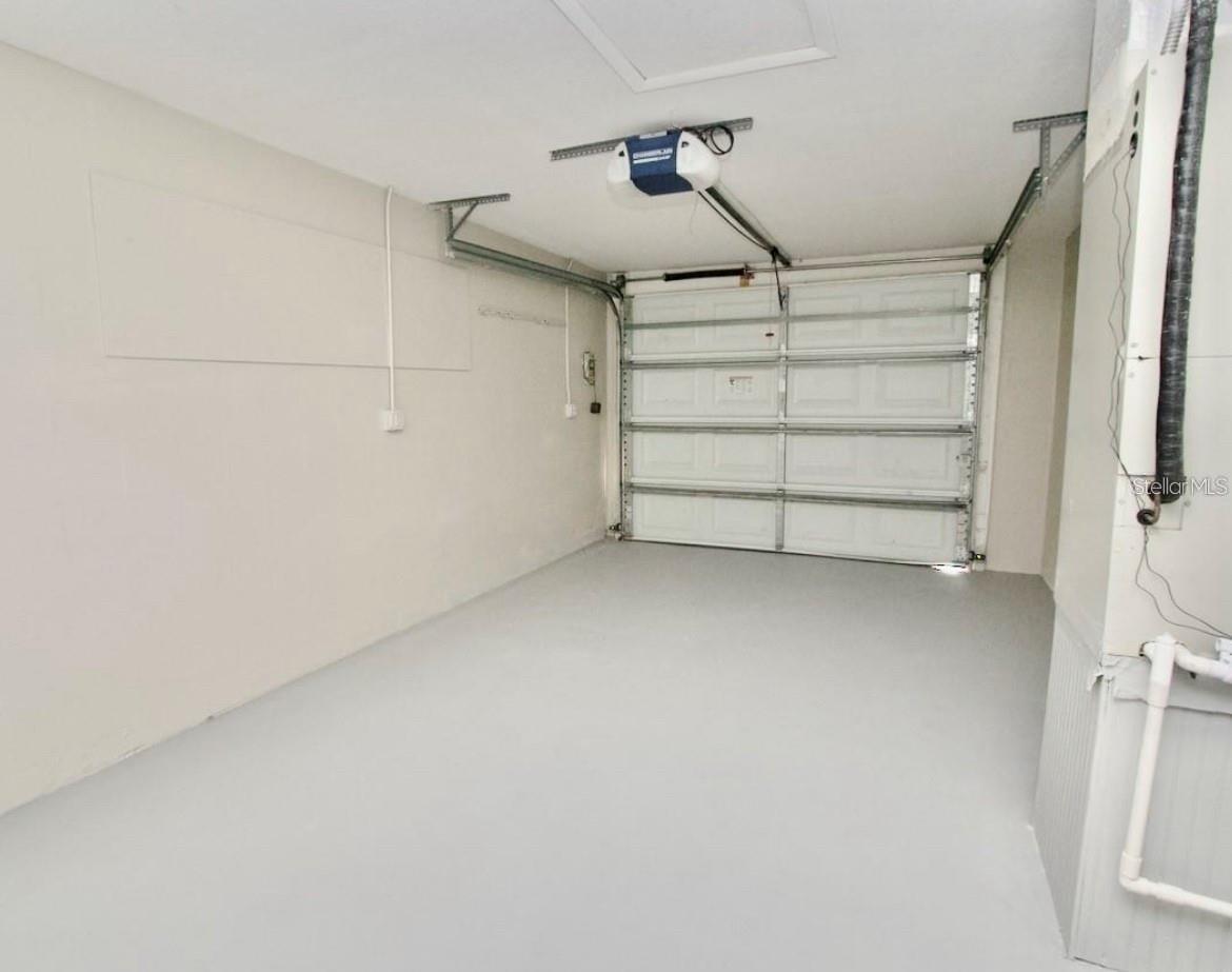 7407 UNIVERSITY DR — photo 23