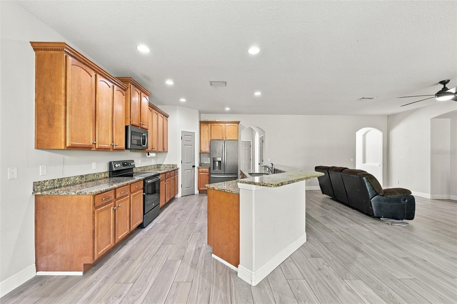 3403 WALDEN RESERVE DR — photo 31