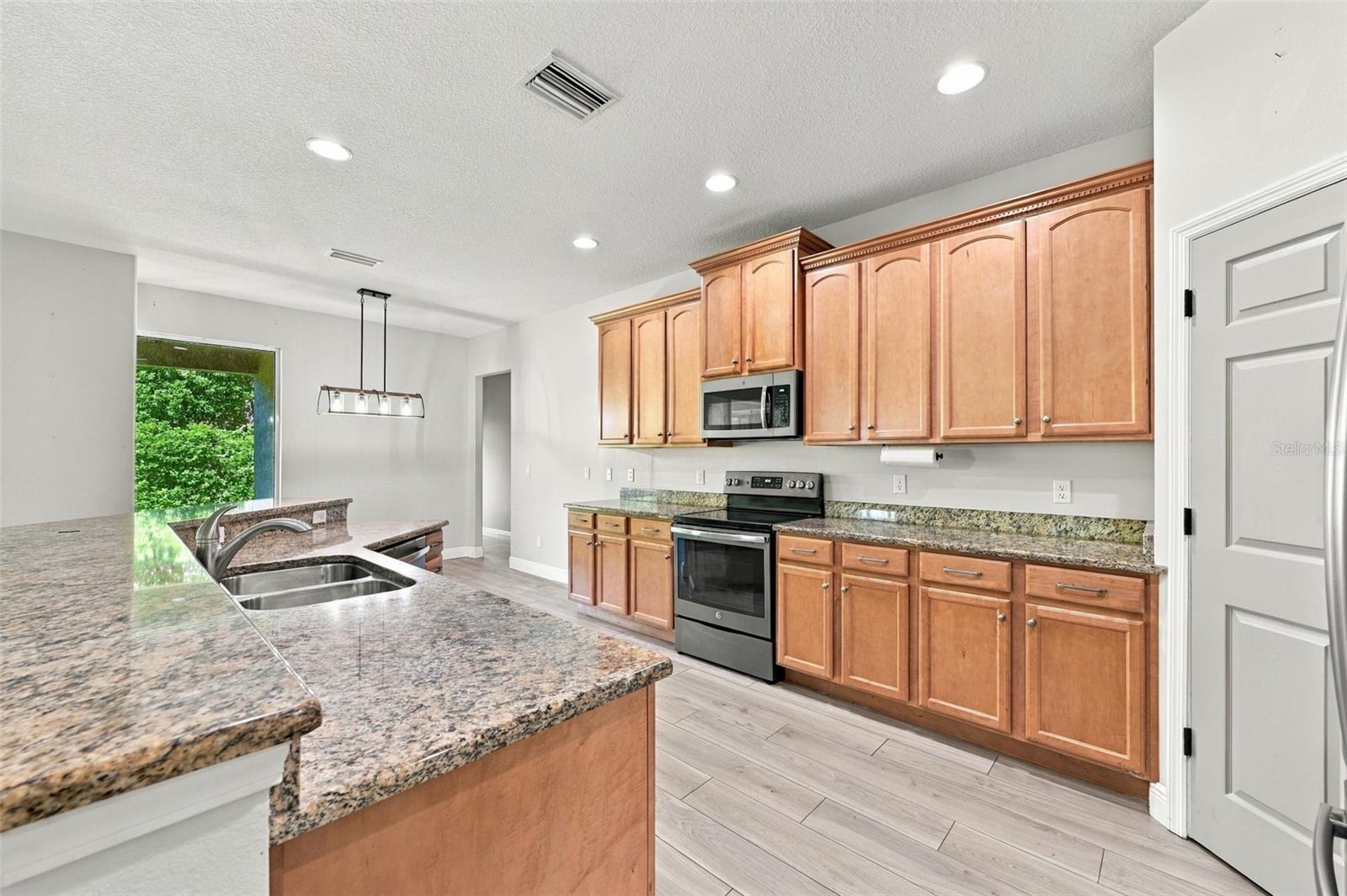 3403 WALDEN RESERVE DR — photo 35