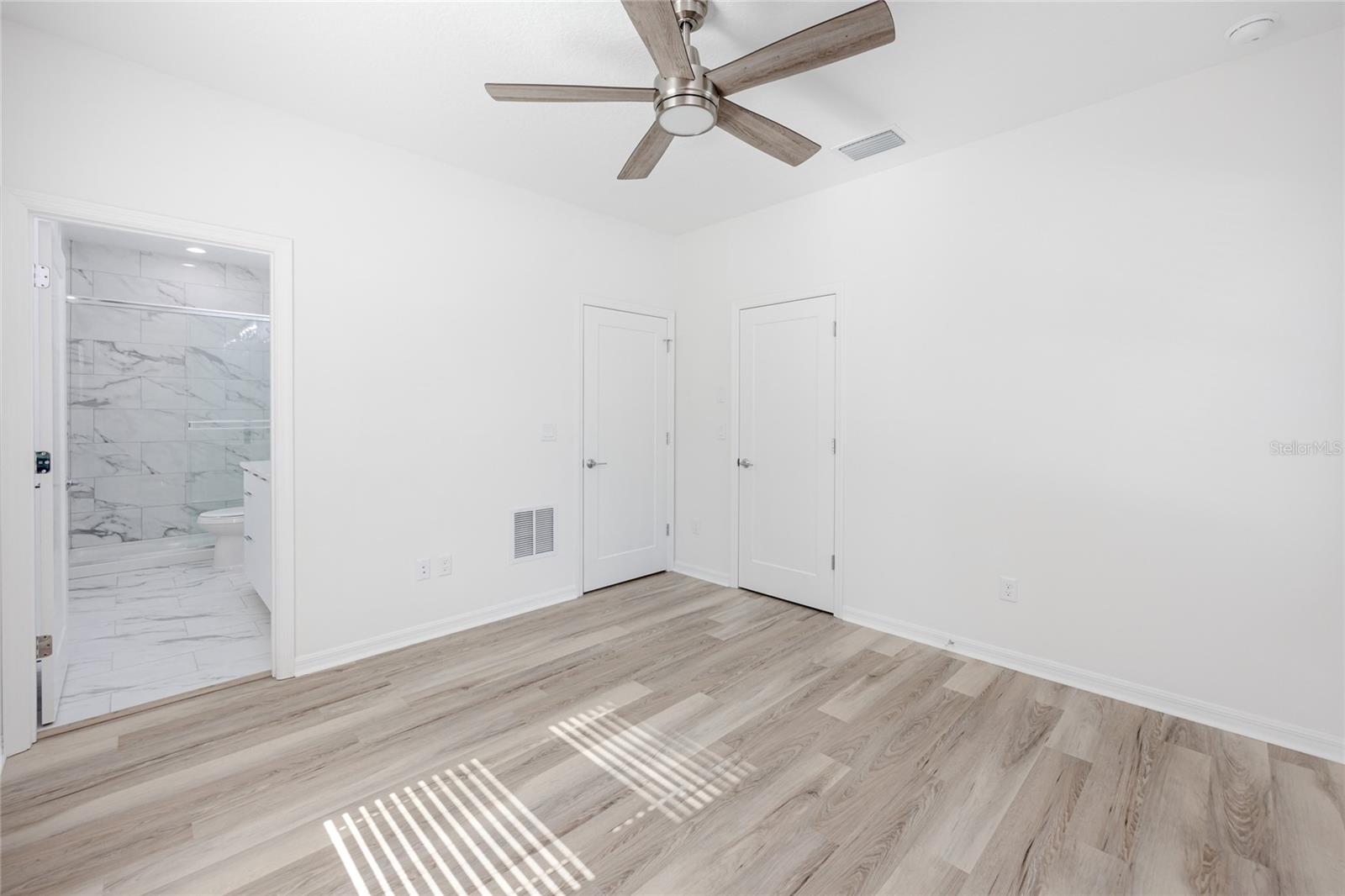 915 E 15TH AVE #2 — photo 32