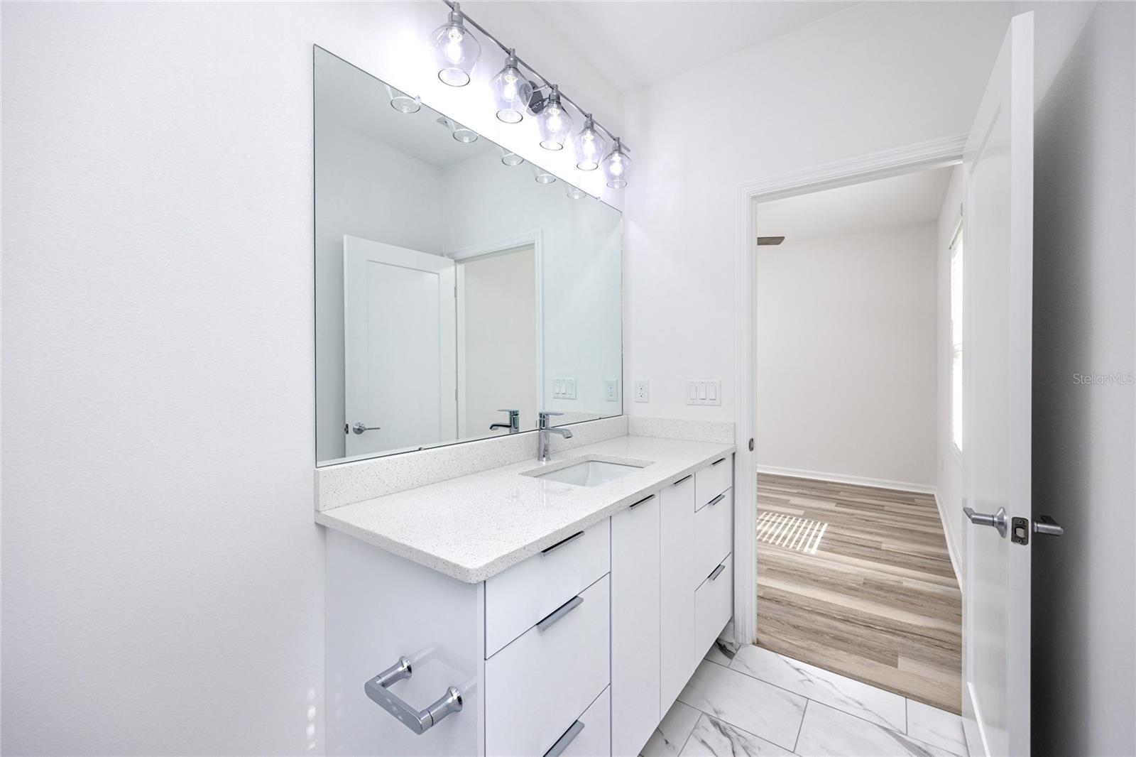 915 E 15TH AVE #2 — photo 36