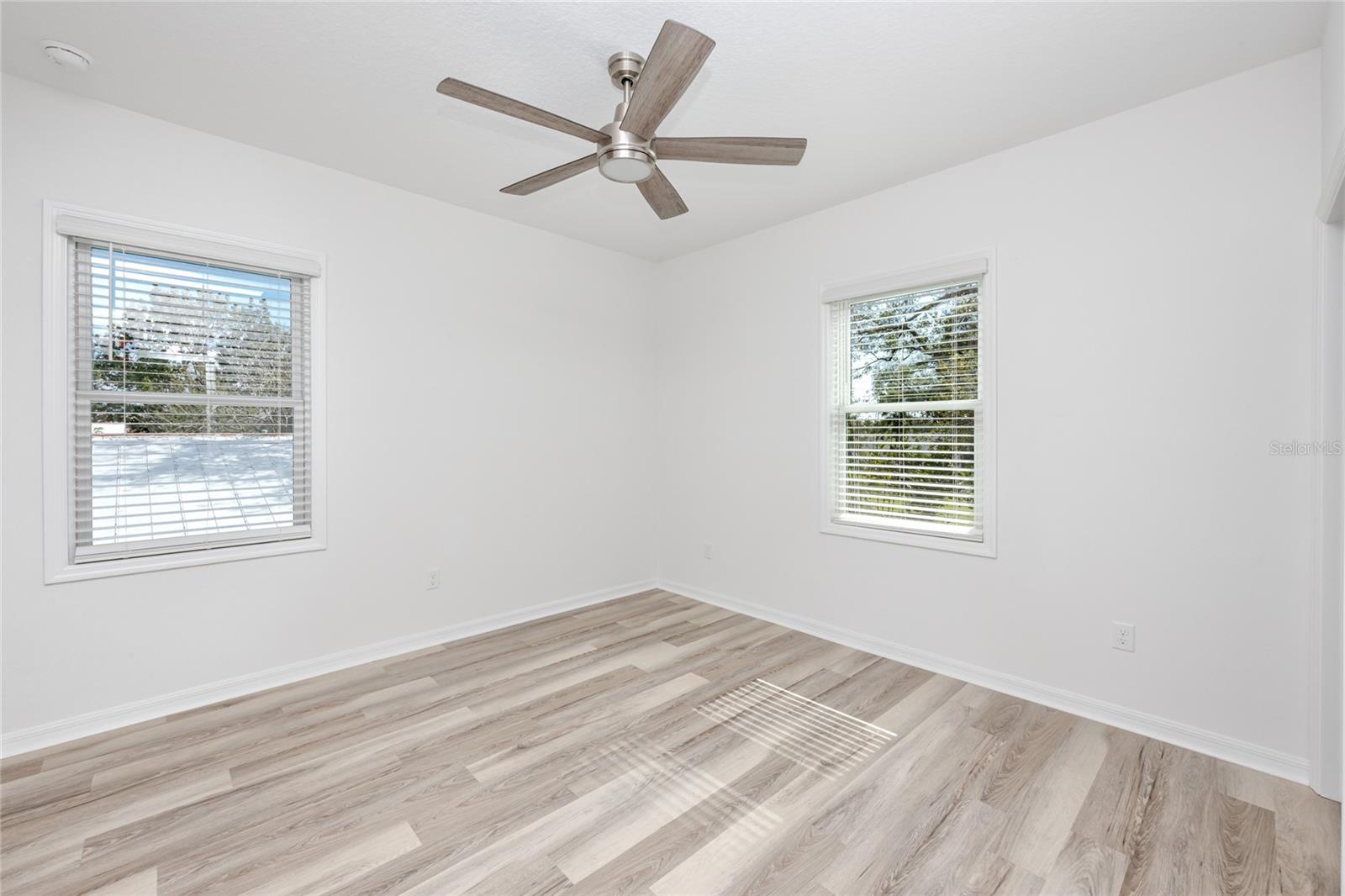 915 E 15TH AVE #2 — photo 31