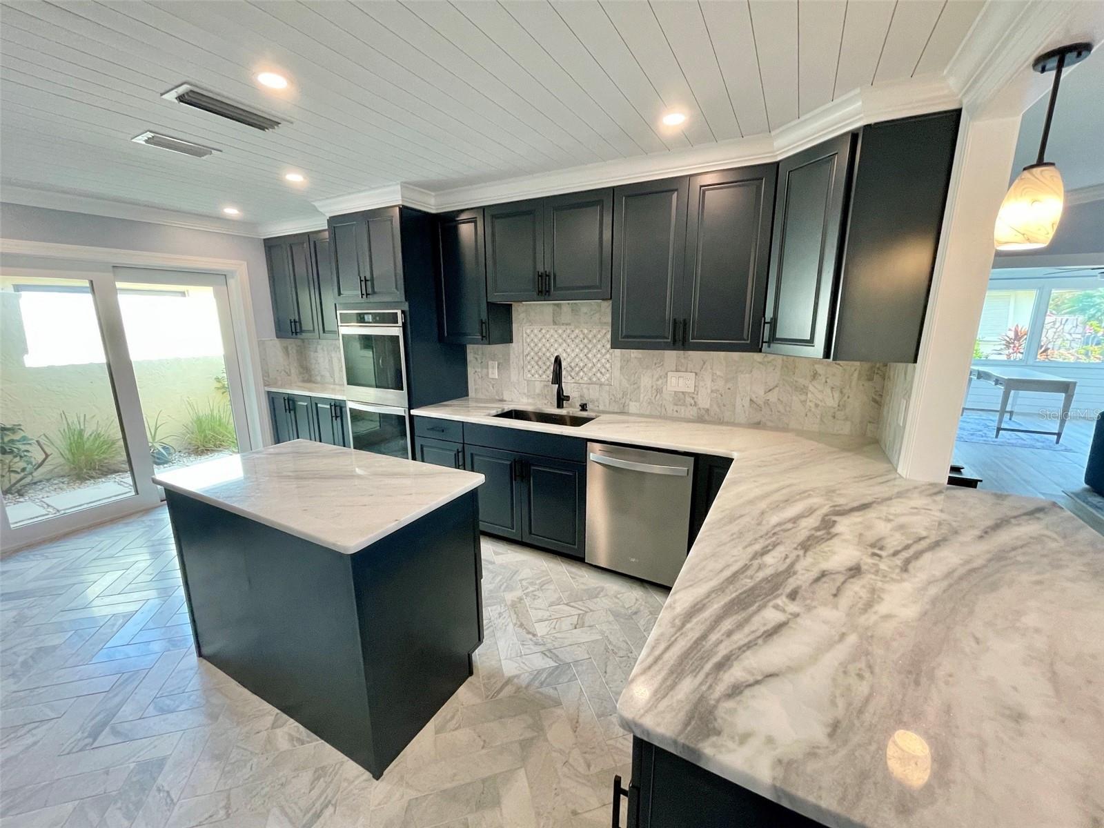 44 SANDSTONE CIR — photo 17