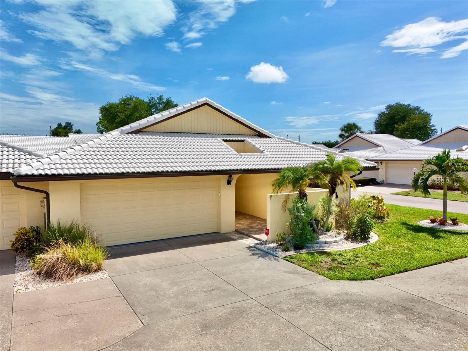 44 SANDSTONE CIR — photo 2