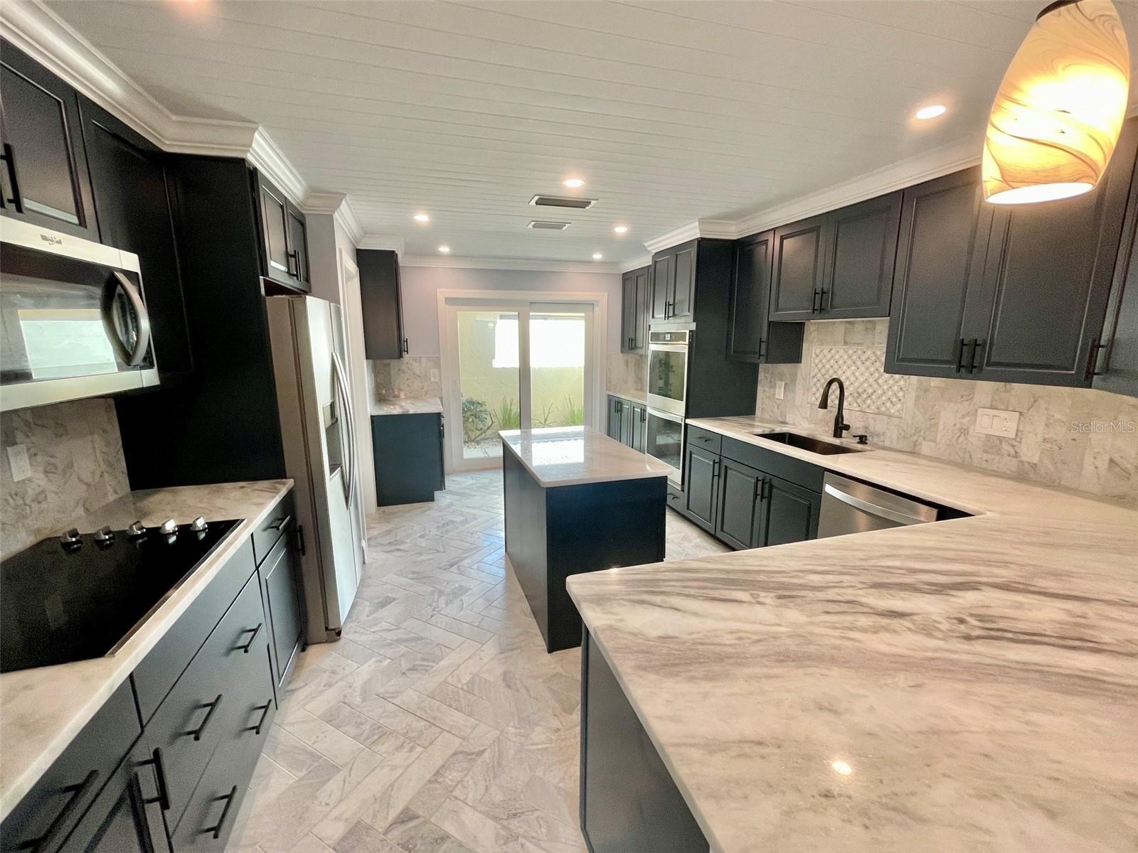 44 SANDSTONE CIR — photo 16