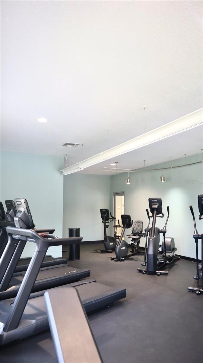 108 FOREST HILLS DR — photo 4