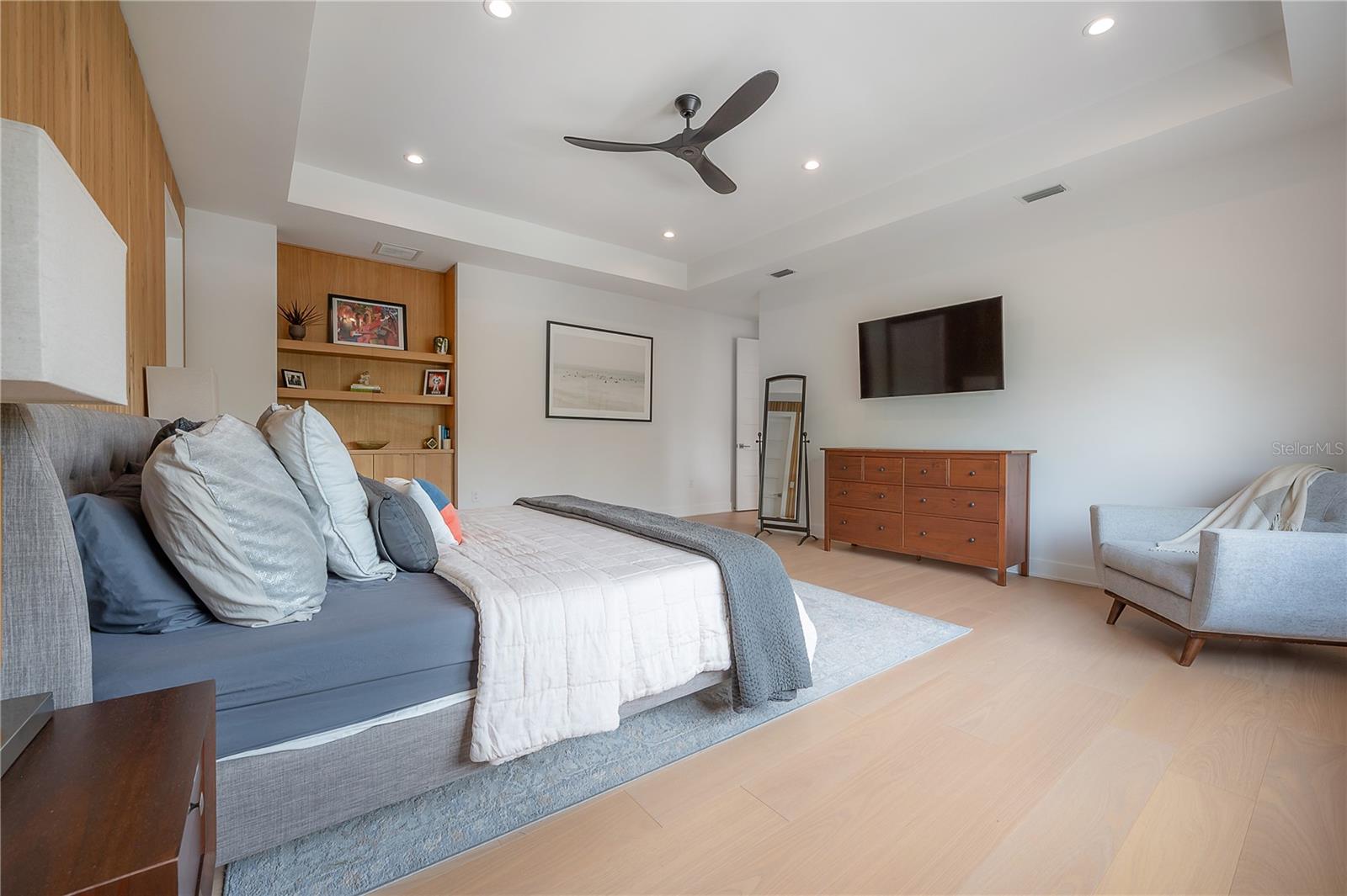 4207 W JETTON AVE — photo 33