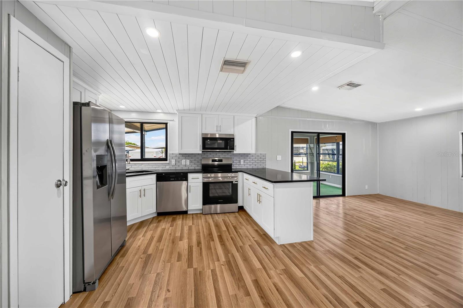 141 RAROTONGA RD — photo 29