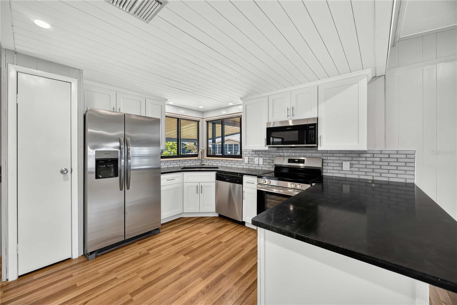 141 RAROTONGA RD — photo 8