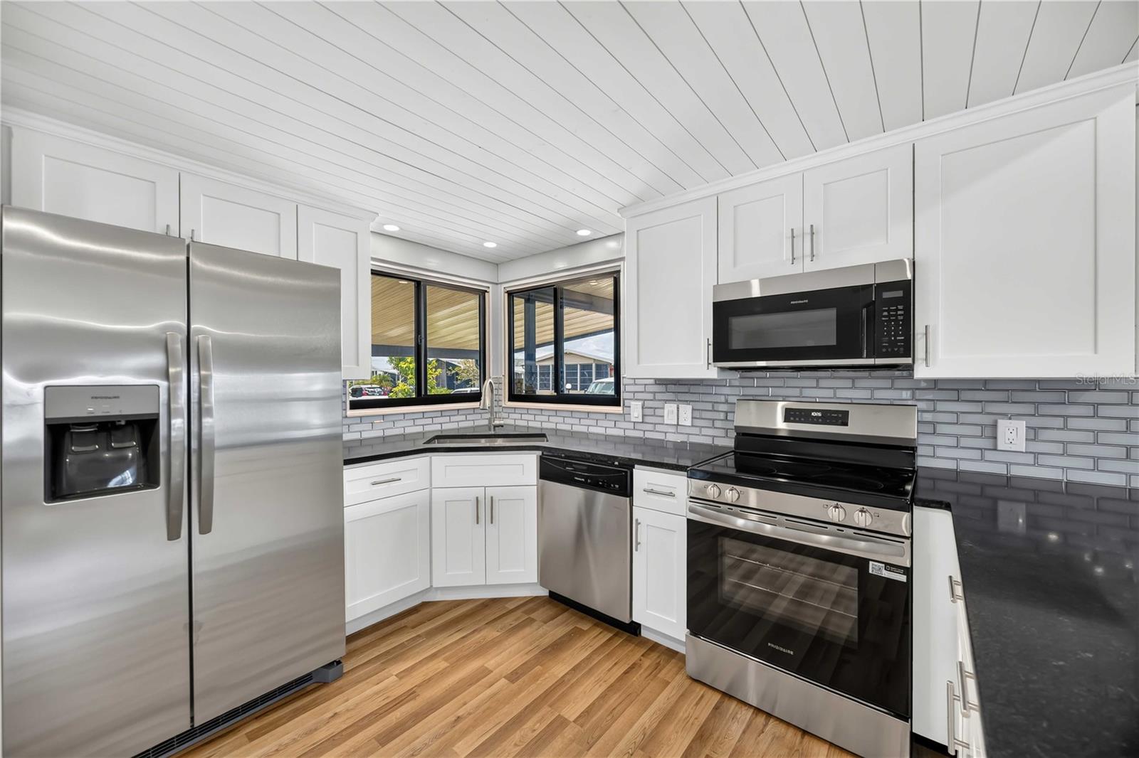 141 RAROTONGA RD — photo 30