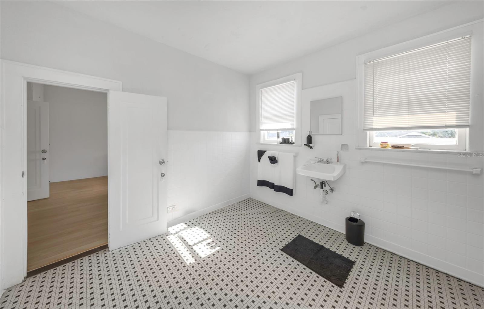 2904 W CHESTNUT ST #1-4 — photo 29