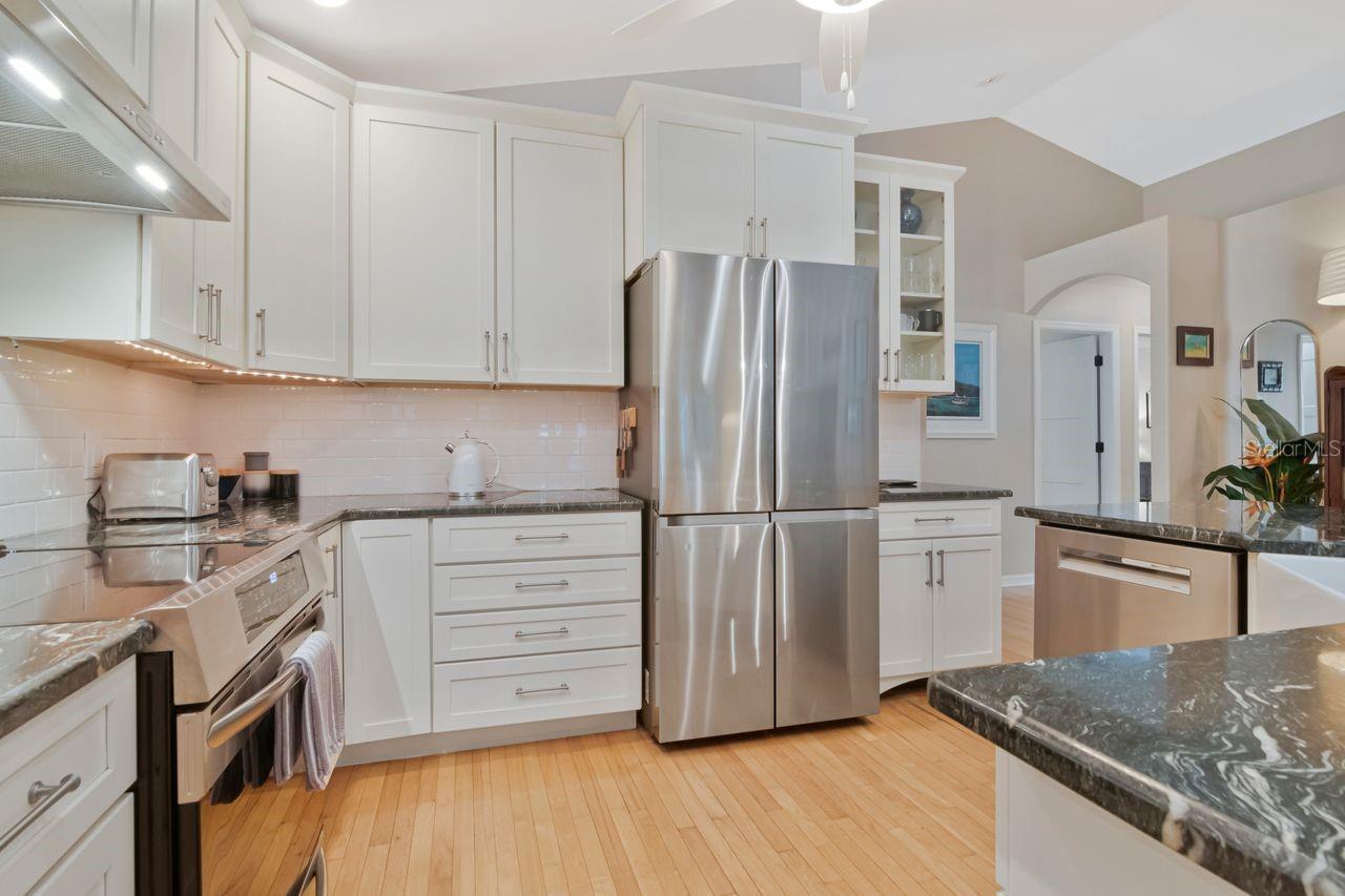 940 WISCONSIN AVE — photo 23