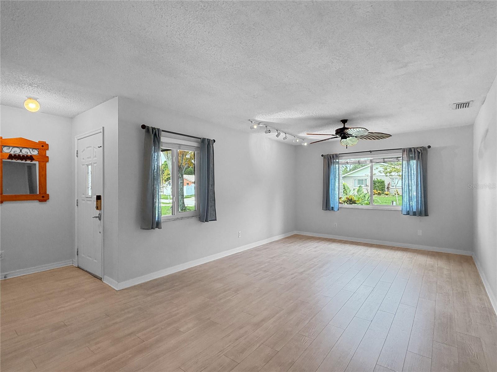1583 REDWOOD AVE — photo 7
