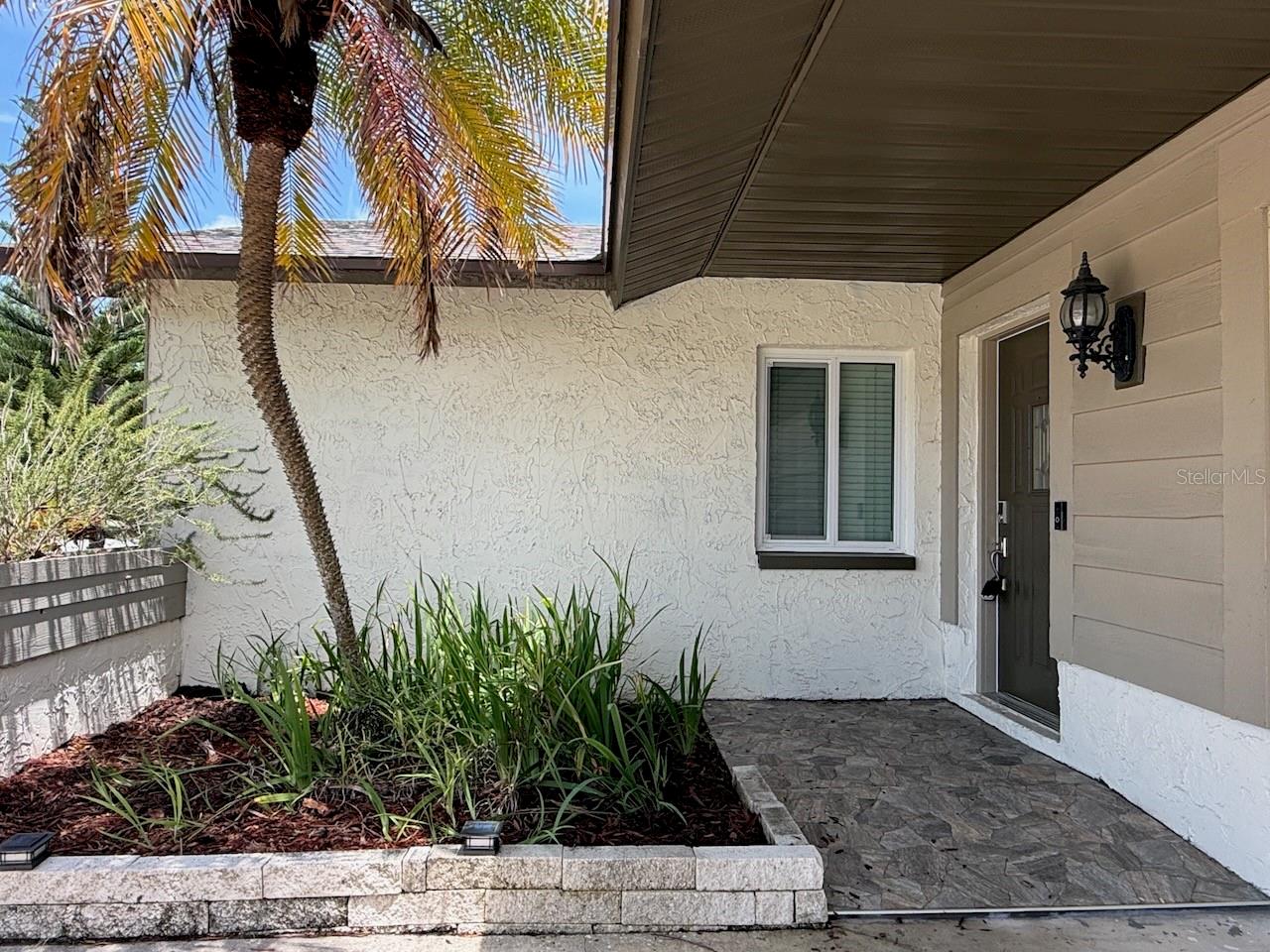 1583 REDWOOD AVE — photo 3