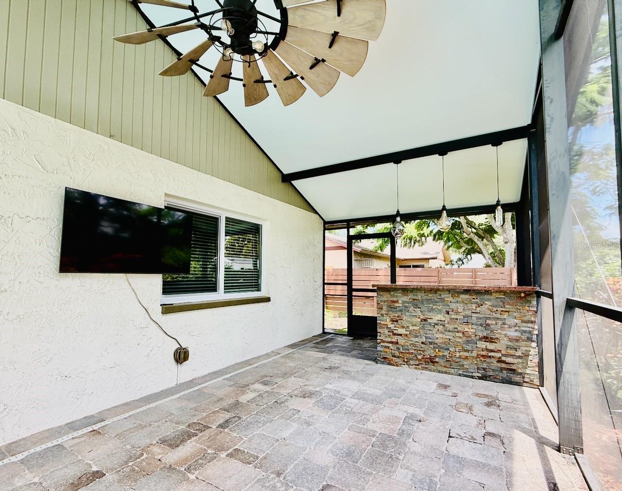 1583 REDWOOD AVE — photo 45